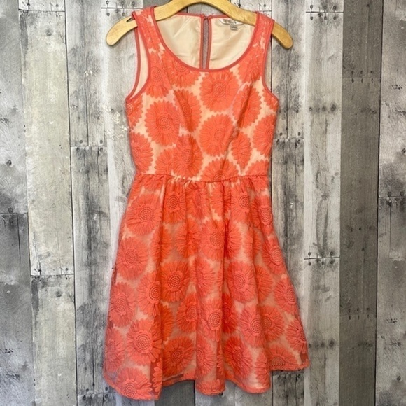 Lauren Conrad Coral & Cream Colored Sleeveless Midi Dress.Keyhole Back. Side Zip - Picture 1 of 14